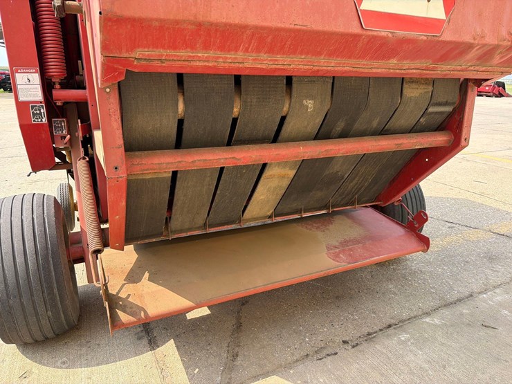 new-holland-660-image-7