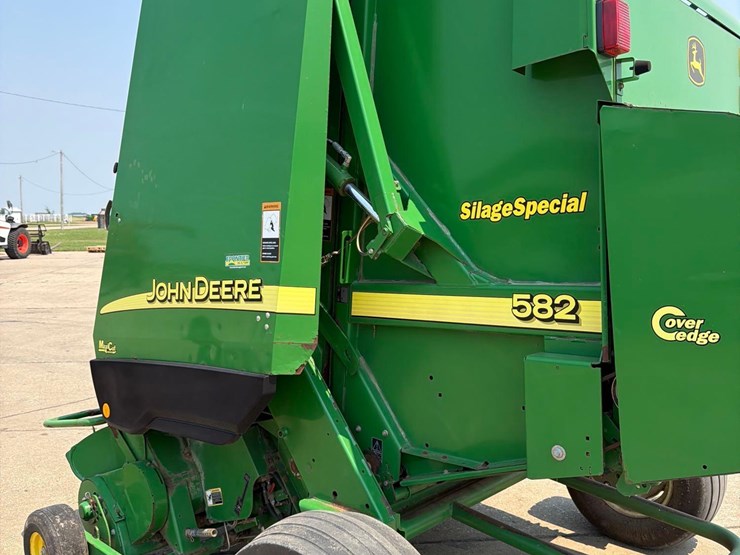 john-deere-582-image-10