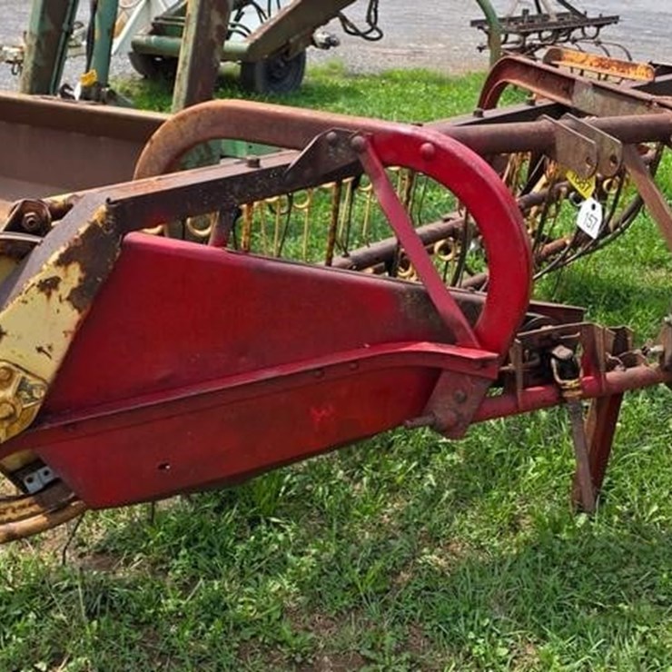 NEW HOLLAND 57