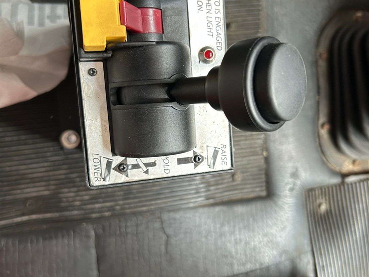 2005-kenworth-t300-image-80
