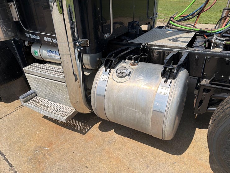 2007-peterbilt-379-image-21