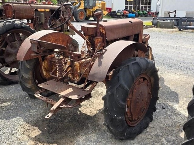silver-king-tractor-(not-running)-106-image-4
