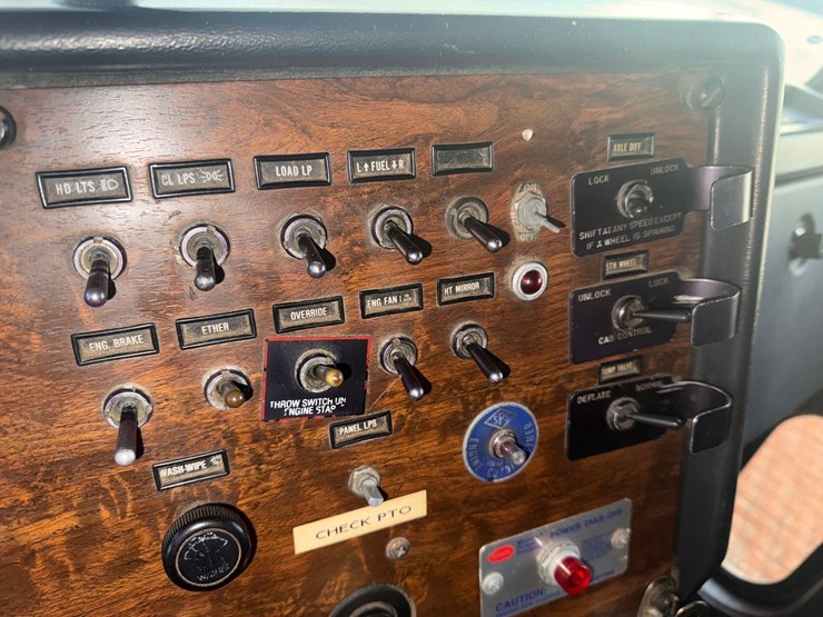 1991-peterbilt-grain-truck-image-18