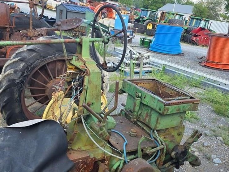 john-deere-tractor-(not-running)-image-12