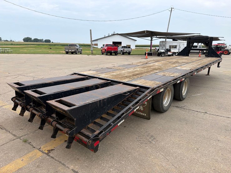 2013-big-tex-102”-x-30ft-gooseneck-flatbed-trailer-image-4