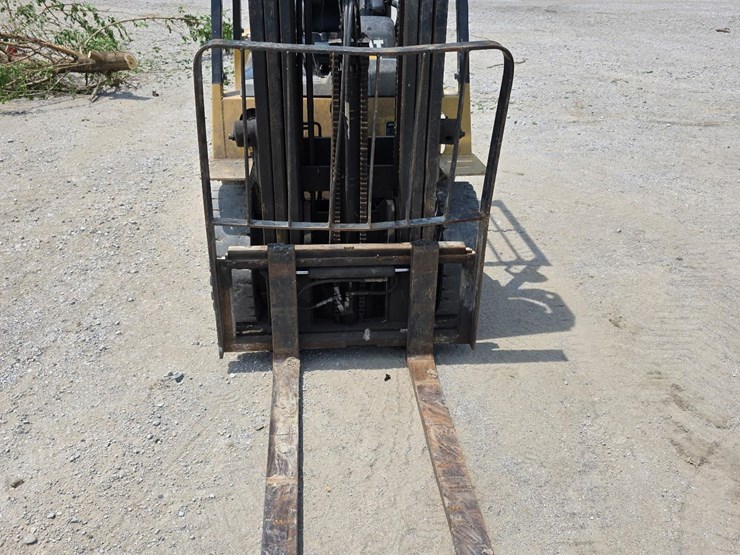 caterpillar-fork-lift-image-2