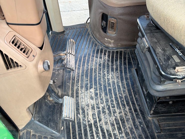 john-deere-8200-image-65