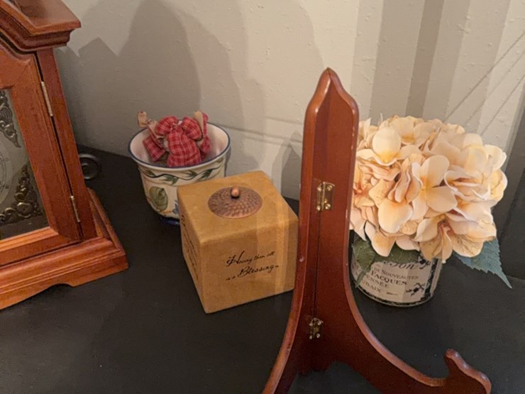 31-day-wind,-chiming-mantle-clock.-has-pendleton,-less-key.-includes-miscellaneous-items-pictured-image-8