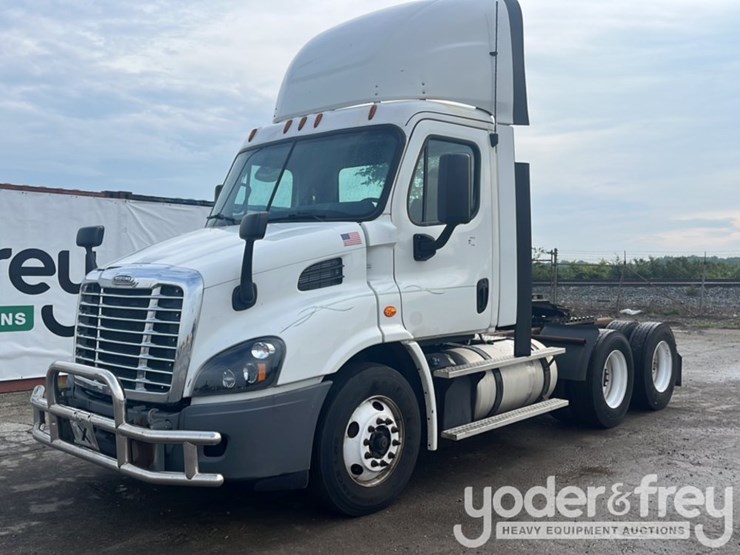 2018-freightliner-cascadia-113-image-1
