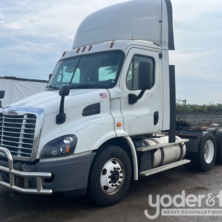 2018 FREIGHTLINER CASCADIA 113