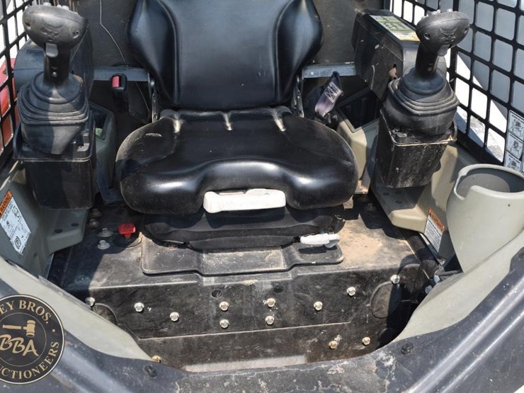 2019-bobcat-t740-image-36
