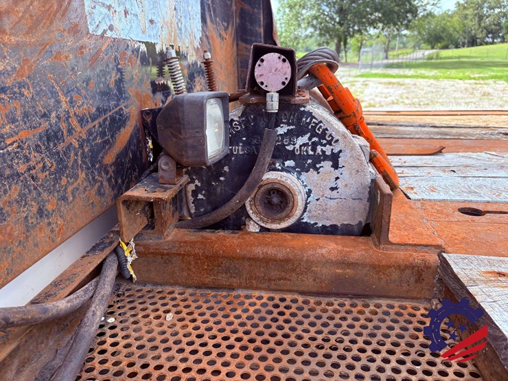 2006-freightliner-m2-106-image-52