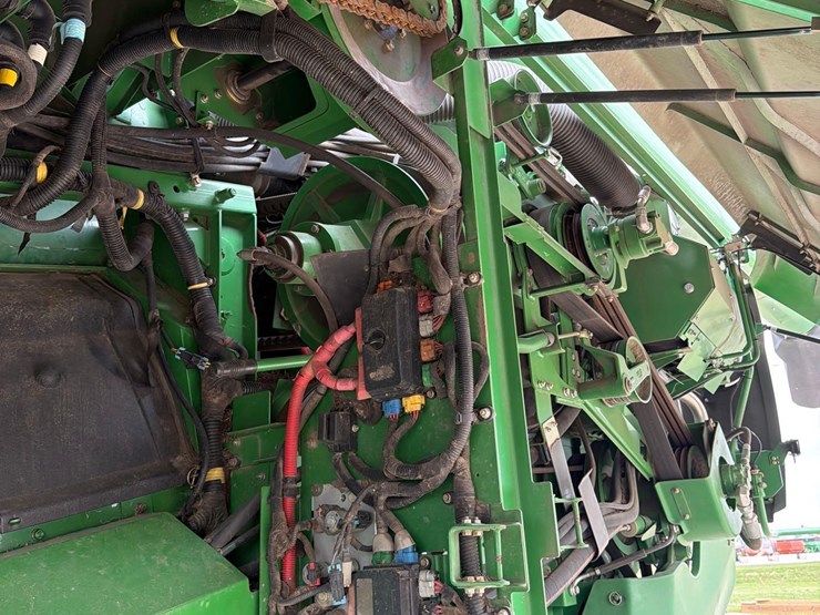 2012-john-deere-s680-image-44