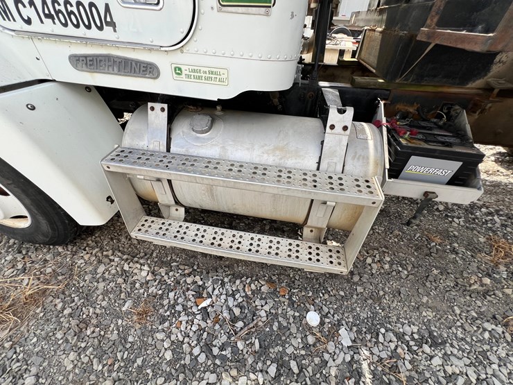 mdhd-freightliner-for-project-or-parts-equipped-with-an-m11-and-an-adams-tender-image-10