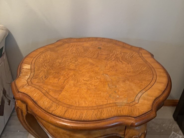 lamp-table,-note-showing-a-bit-of-wear-on-top-image-6