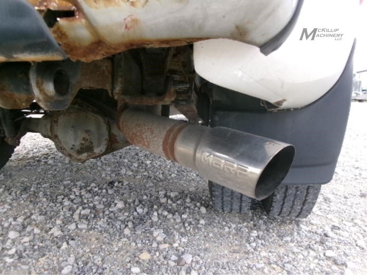 2001-chevrolet-silverado-3500-image-11