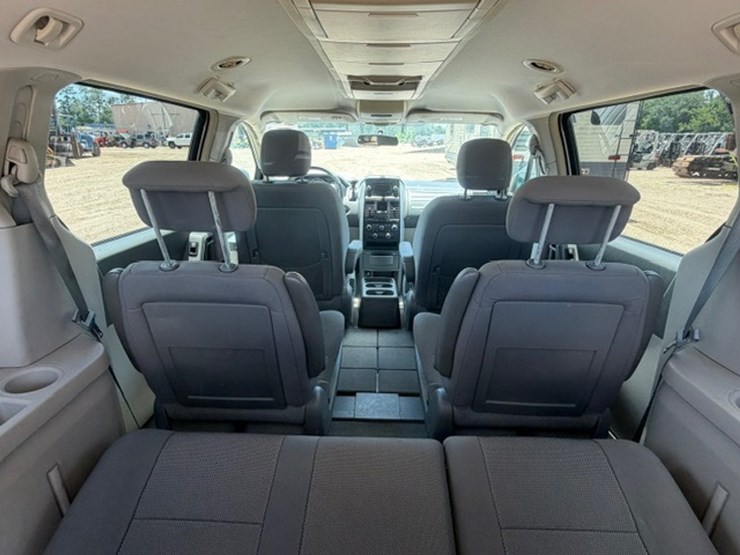 2009-dodge-grand-caravan-sxt-image-13
