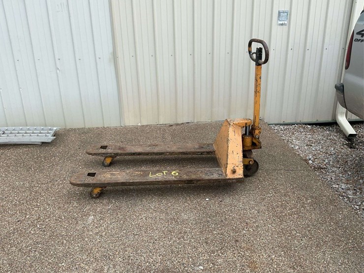 48”-pallet-jack-image-1