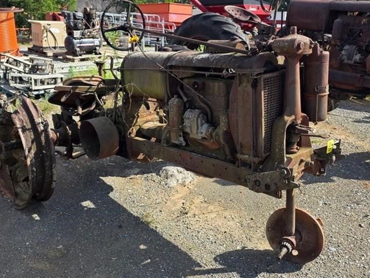 farmall-f14-tractor-(not-running)-image-1