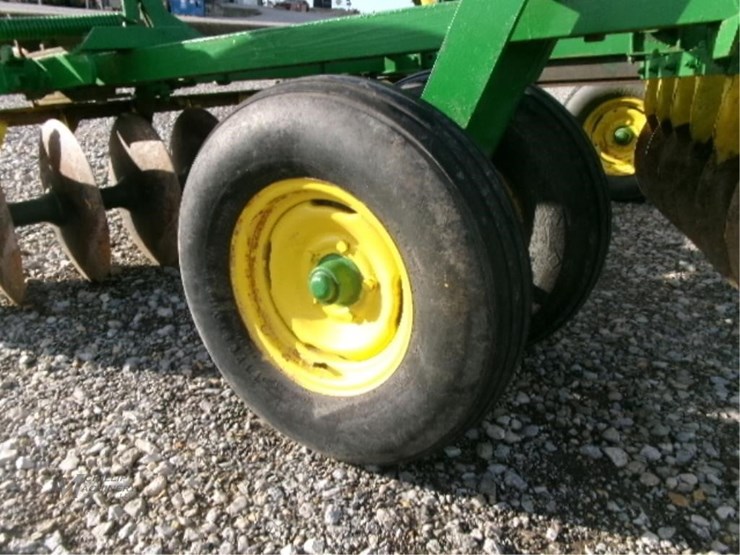 john-deere-bw-image-10