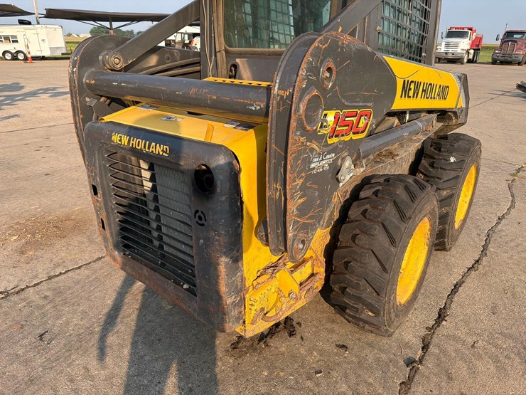 new-holland-l150-image-12