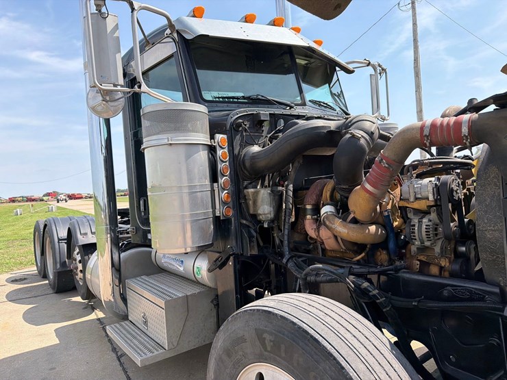 2007-peterbilt-379-image-42