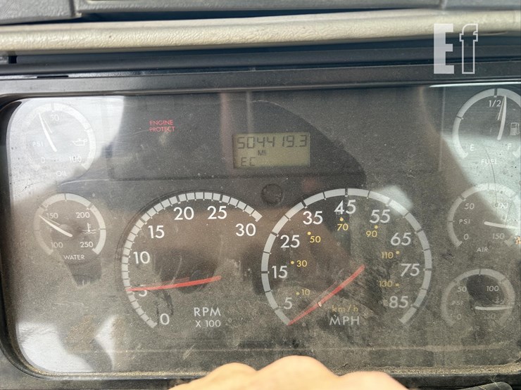 2005-freightliner-columbia-120-image-37