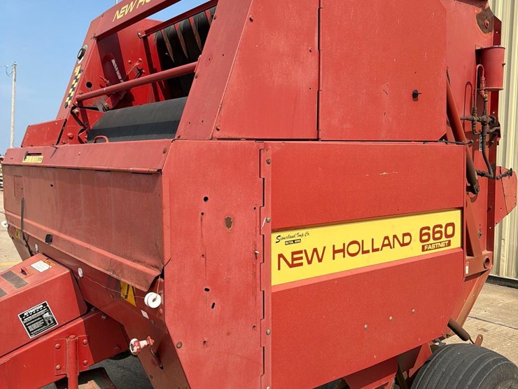 new-holland-660-image-10
