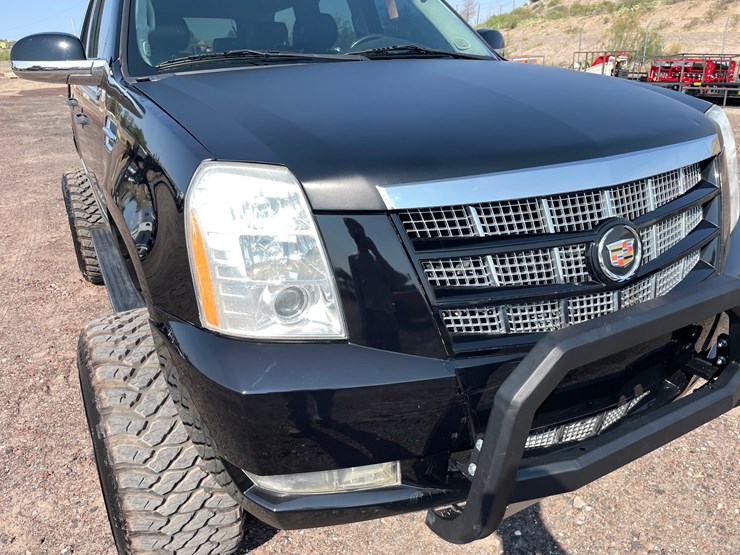 2009-cadillac-escalade-image-34