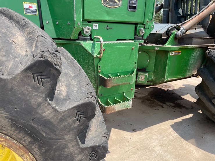 2015-deere-648l-image-9