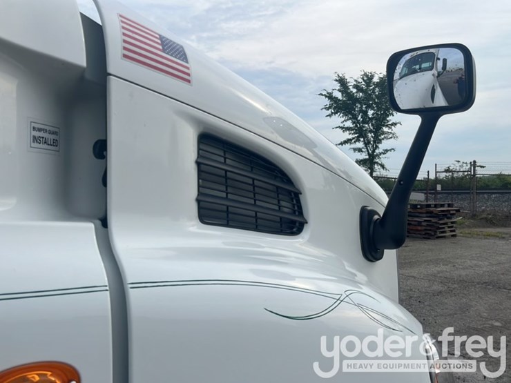2018-freightliner-cascadia-113-image-33