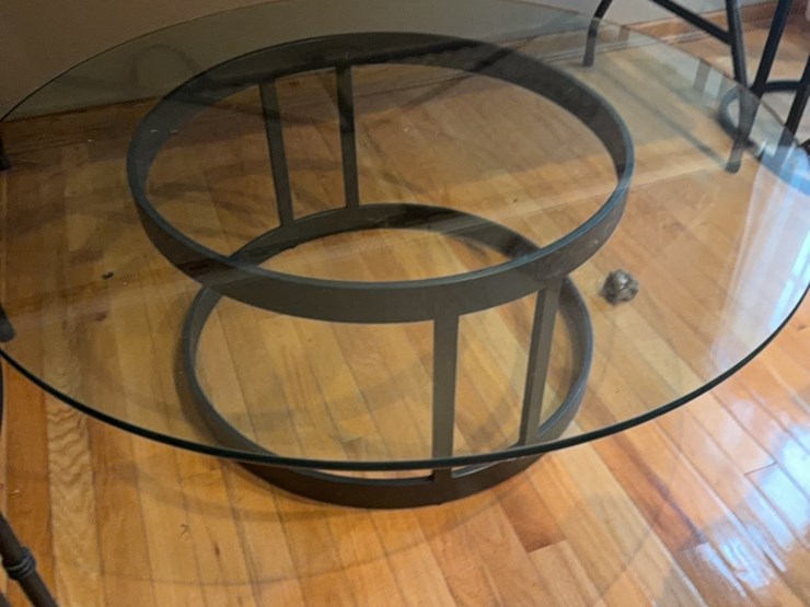 three-piece-matching-end-table-set,-one-is-oval,-one-small-round,-one-large-round.--nice-set.-image-4