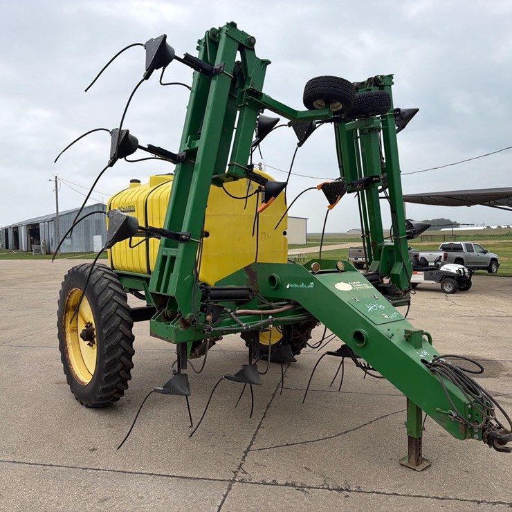 Schaben 1500 Gallon Pull Type Tool Bar Applicator