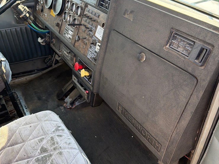 1993-kenworth-t600-image-45