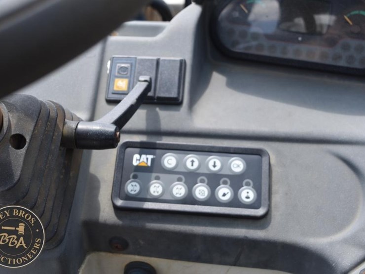 2014-caterpillar-th407c-image-32