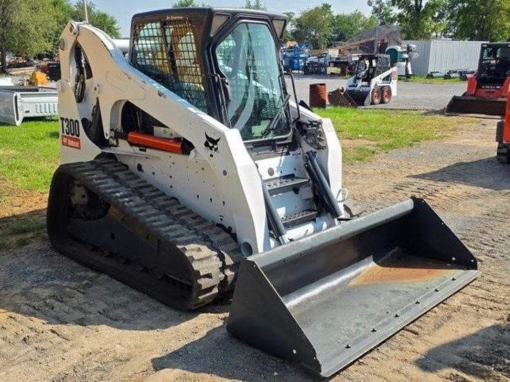2010-bobcat-t300-image-2