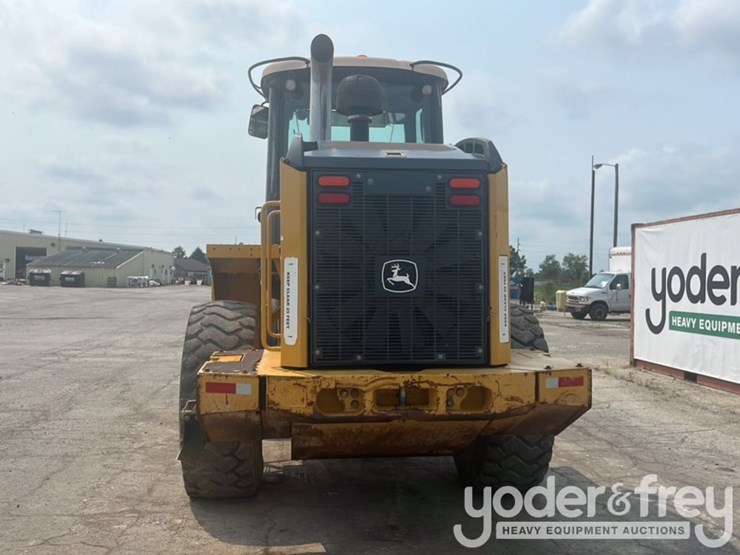 2014-deere-624k-image-5