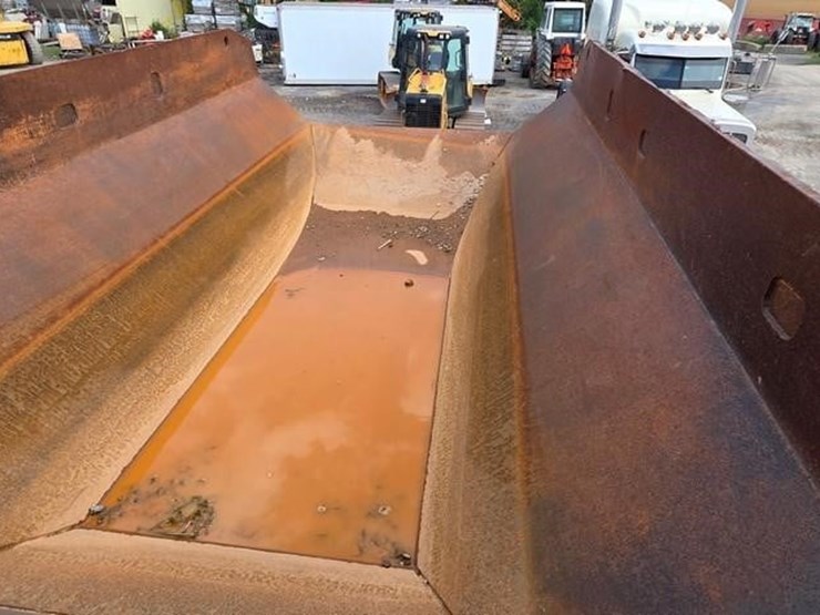 2011-caterpillar-740-image-74
