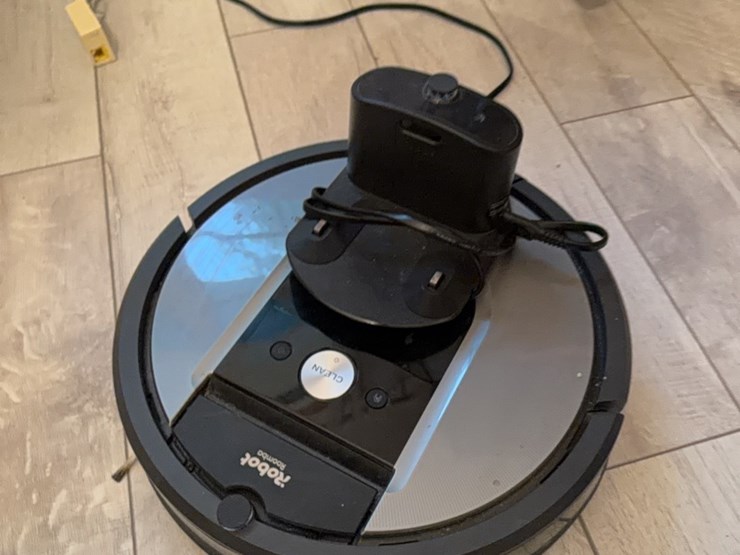 robot-roomba-automatic-cleaning-vacuum-cleaner-image-2