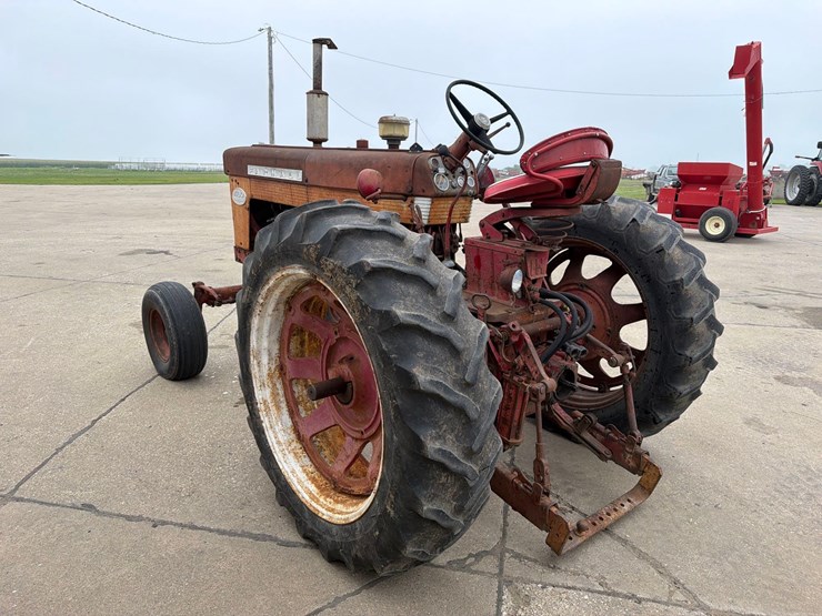 farmall-460-tractor-image-6