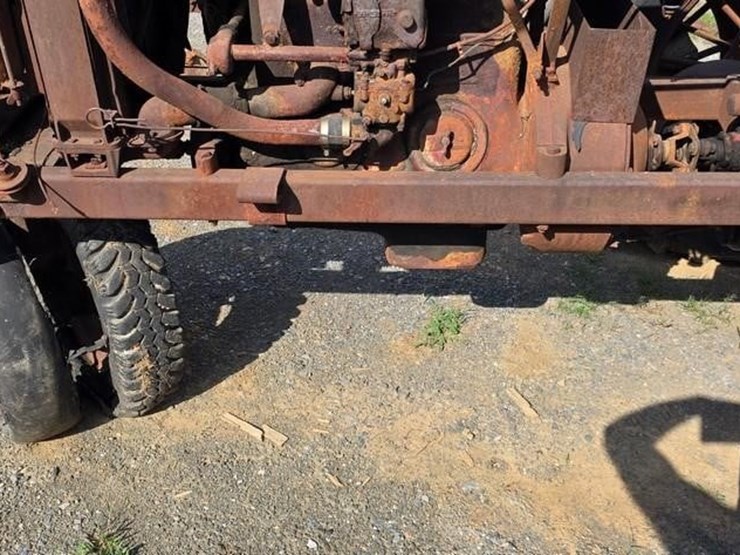 farmall-f20-tractor-(not-running)-image-14