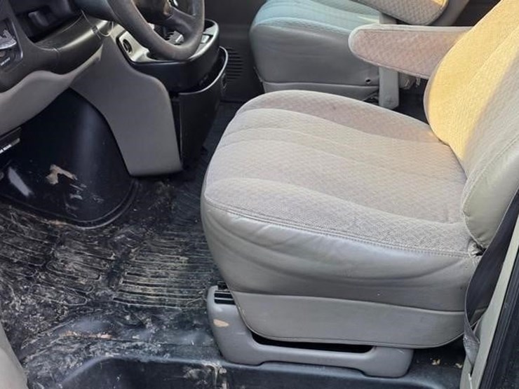 2001-chevrolet-express-3500-image-49