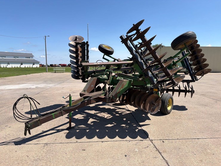 john-deere-630-image-1