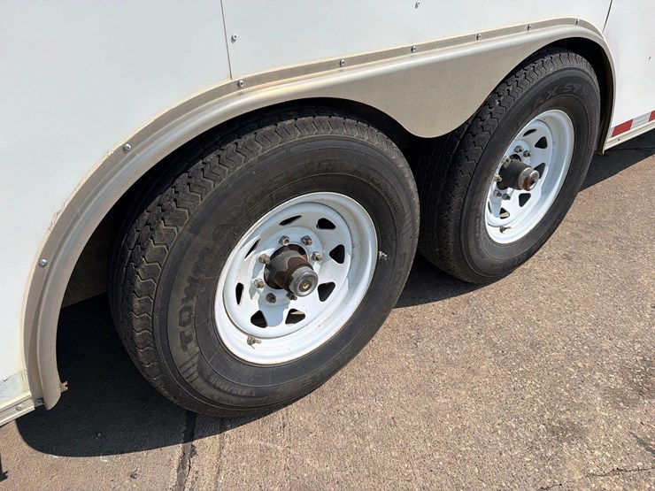 2018-diamond-100”-x-24ft-bumper-hitch-enclosed-trailer-image-7