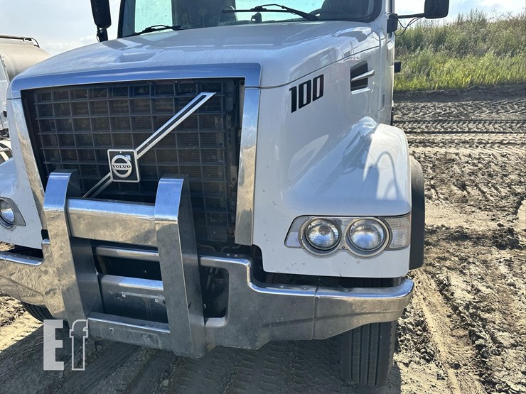 2014-volvo-vhd84ft200-image-44