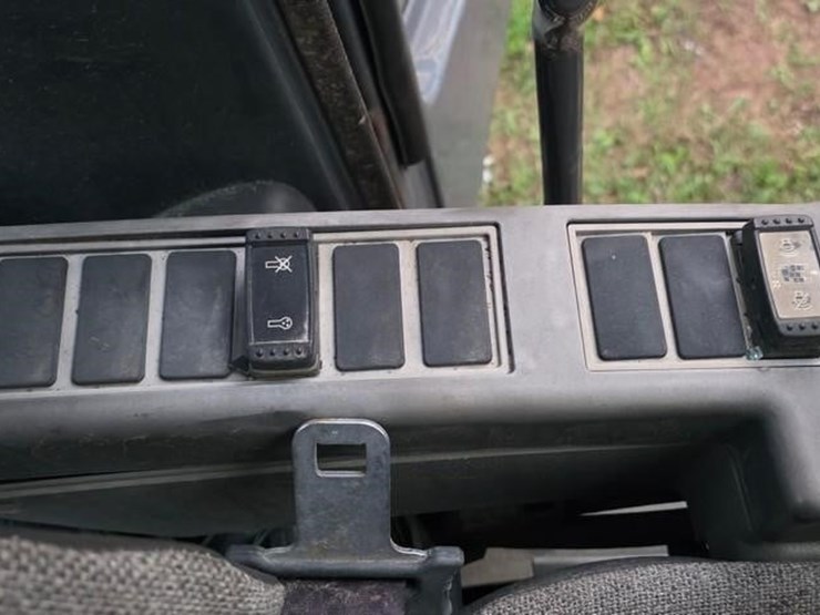 2011-deere-240d-lc-image-89