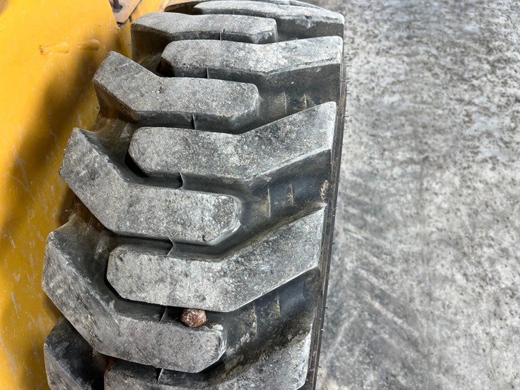 deere-324g-image-11