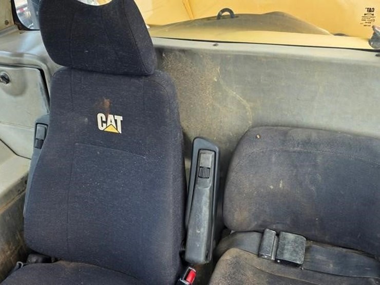 2011-caterpillar-740-image-59