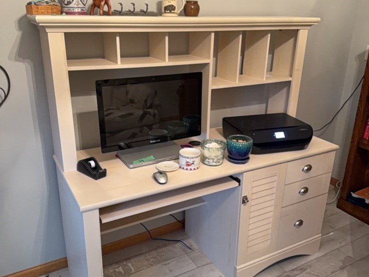 large-office-desk,-nice-shape,-modern-color-image-2