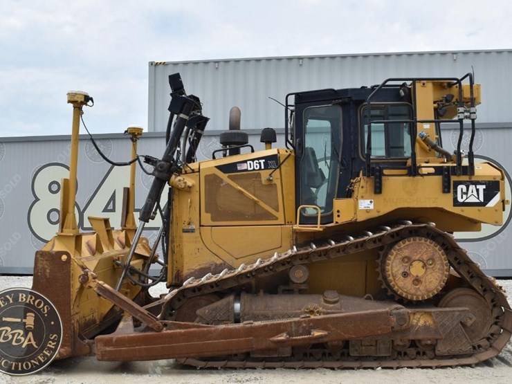2015-caterpillar-d6t-xl-image-2